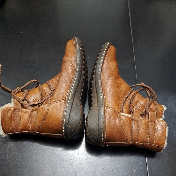 UGG Australia Caspia Brown Leather Boot    Size 5 - Picture 8 of 13
